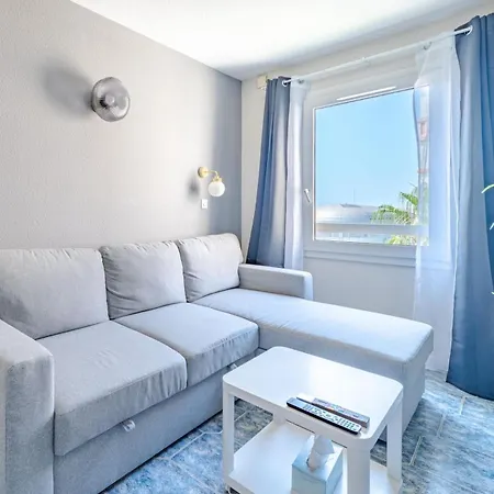 Apartmán Cosy 2-room Flat - Train Station - Center Nice